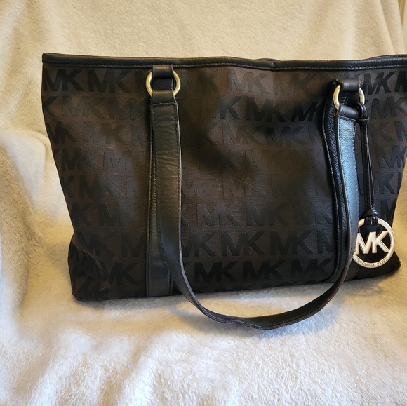Michael Kors Tote - Picture 2 of 9